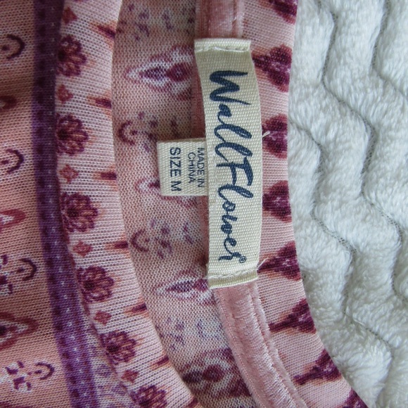 Wallflower Super Cute And Cool Design Top - Picture 4 of 8